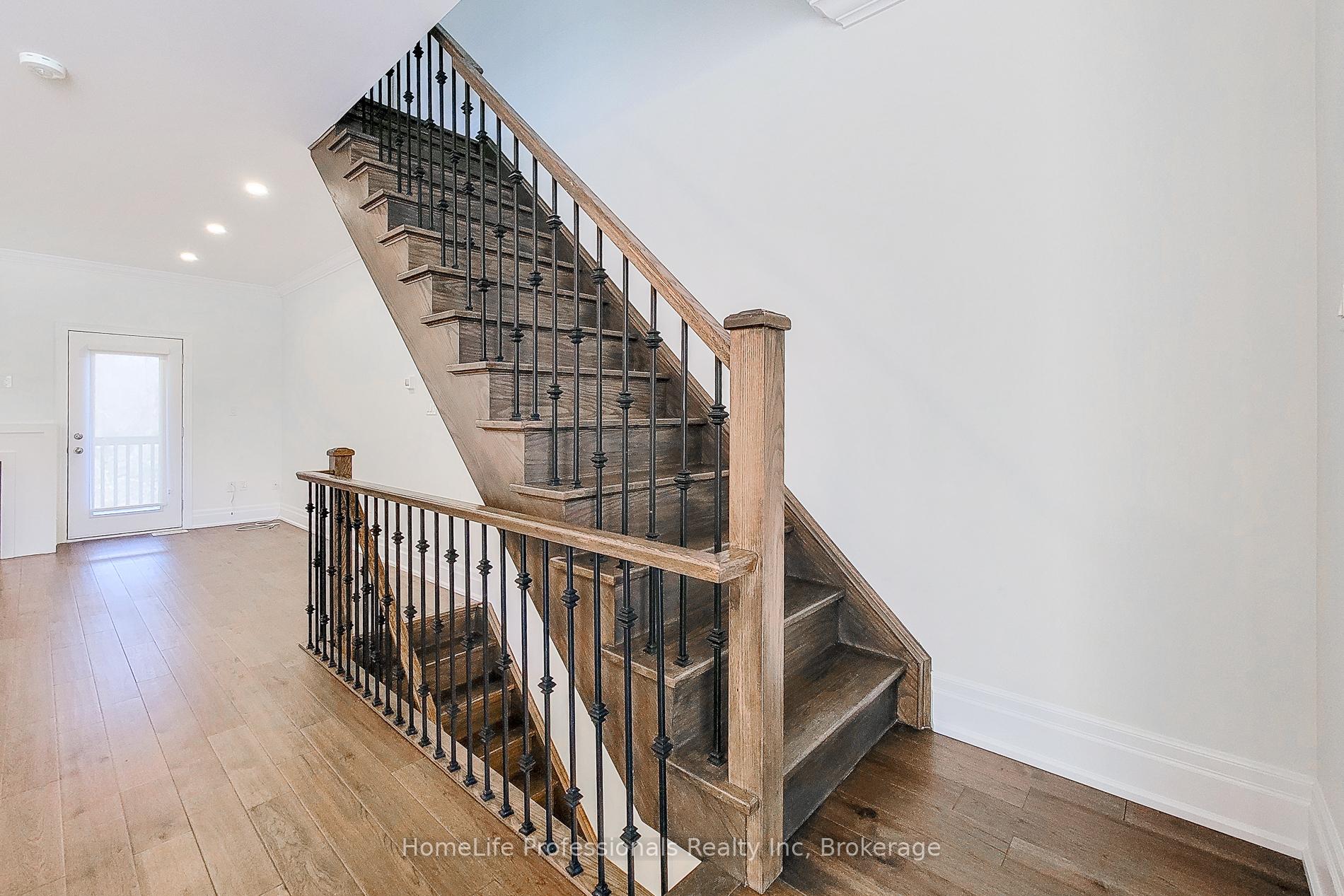 3 Bedrooms Condo at 111 Wilson, Hamilton For sale