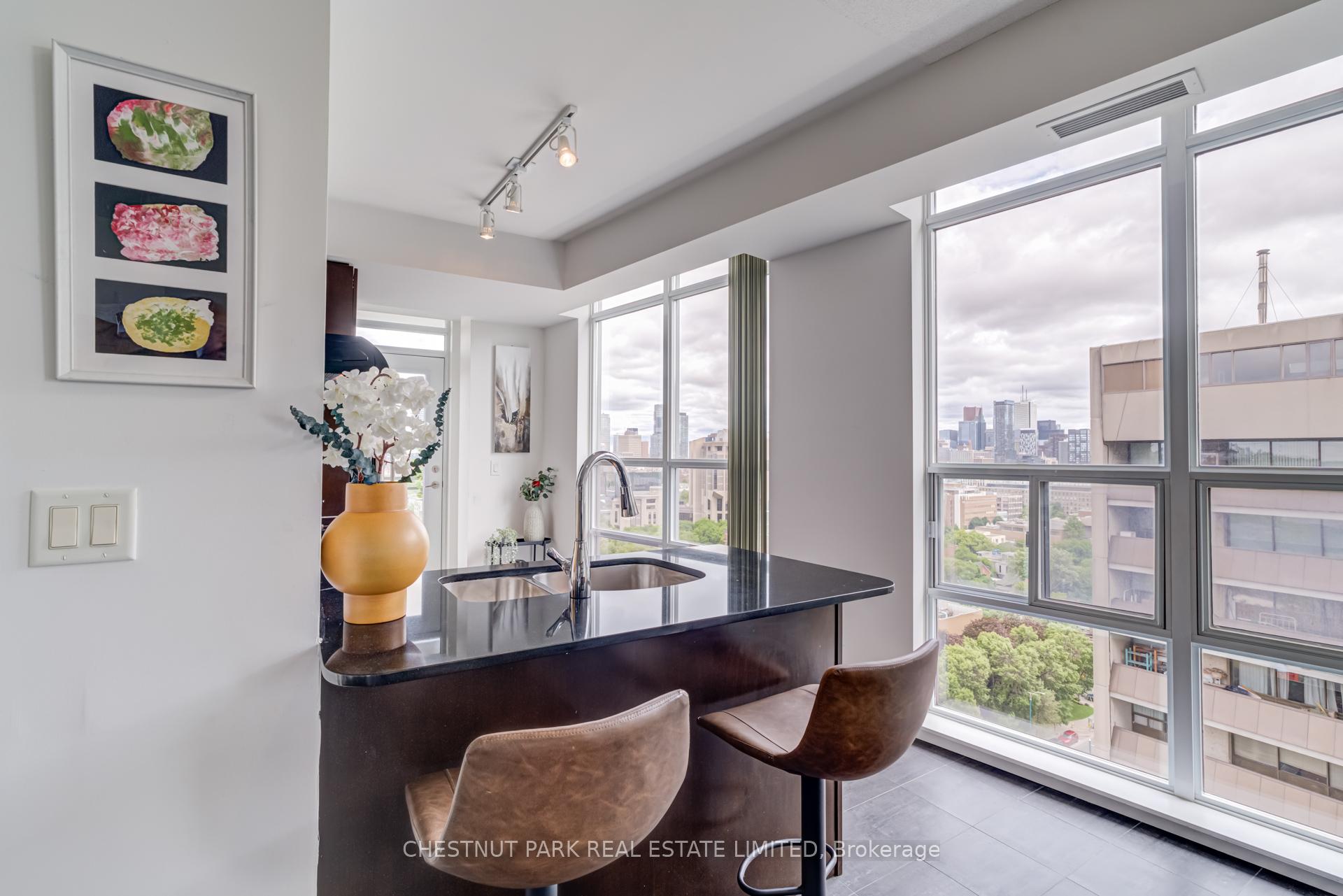 2 Bedrooms Condo at 736 Spadina, Toronto For sale