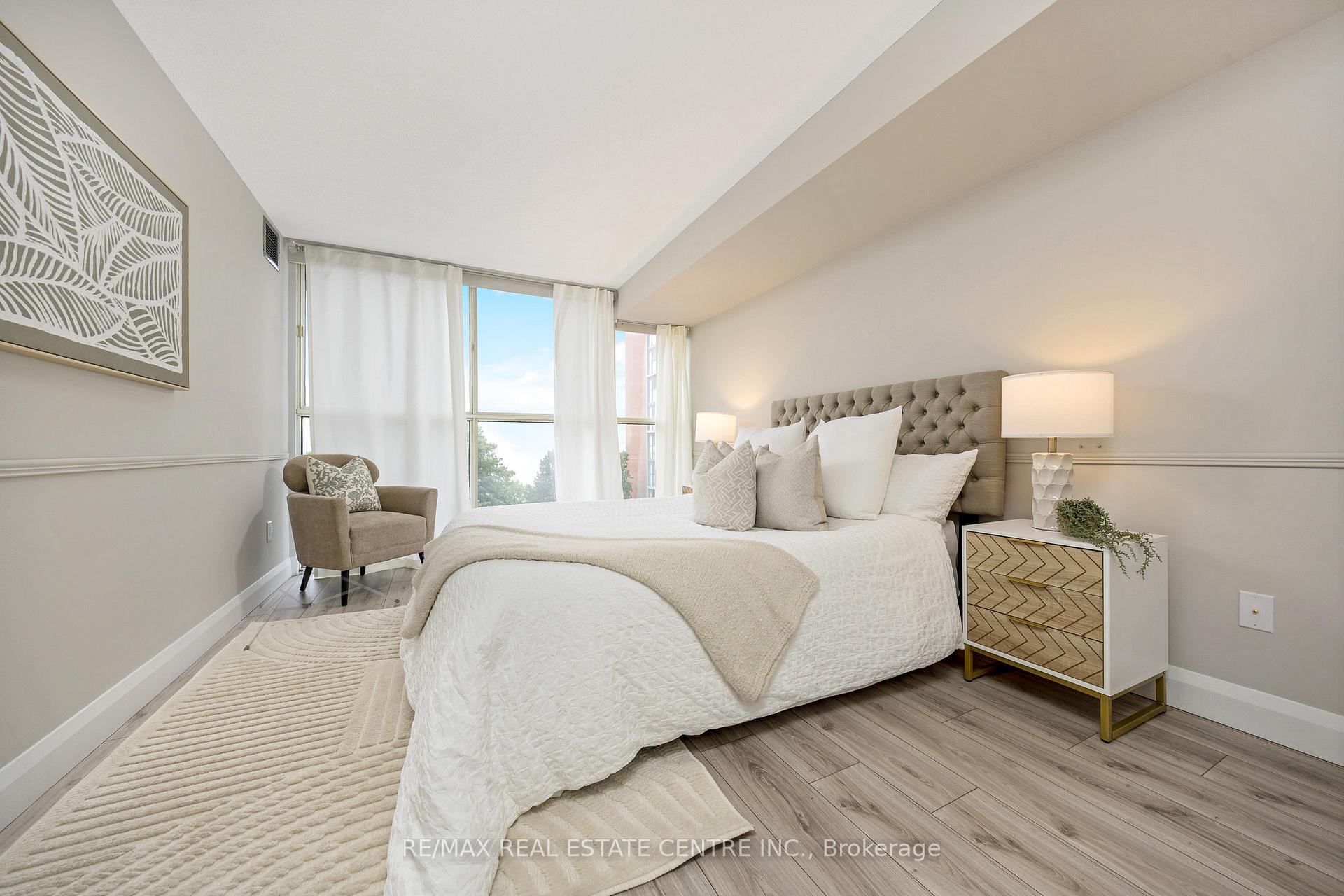 2 Bedrooms Condo at 4185 Shipp, Mississauga For sale