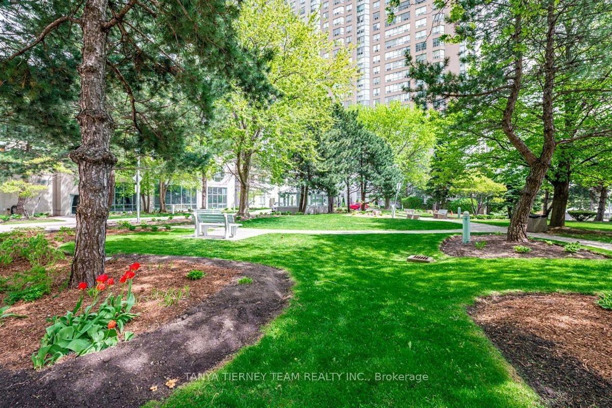 2 Bedrooms Condo at 68 Corporate, Toronto For sale