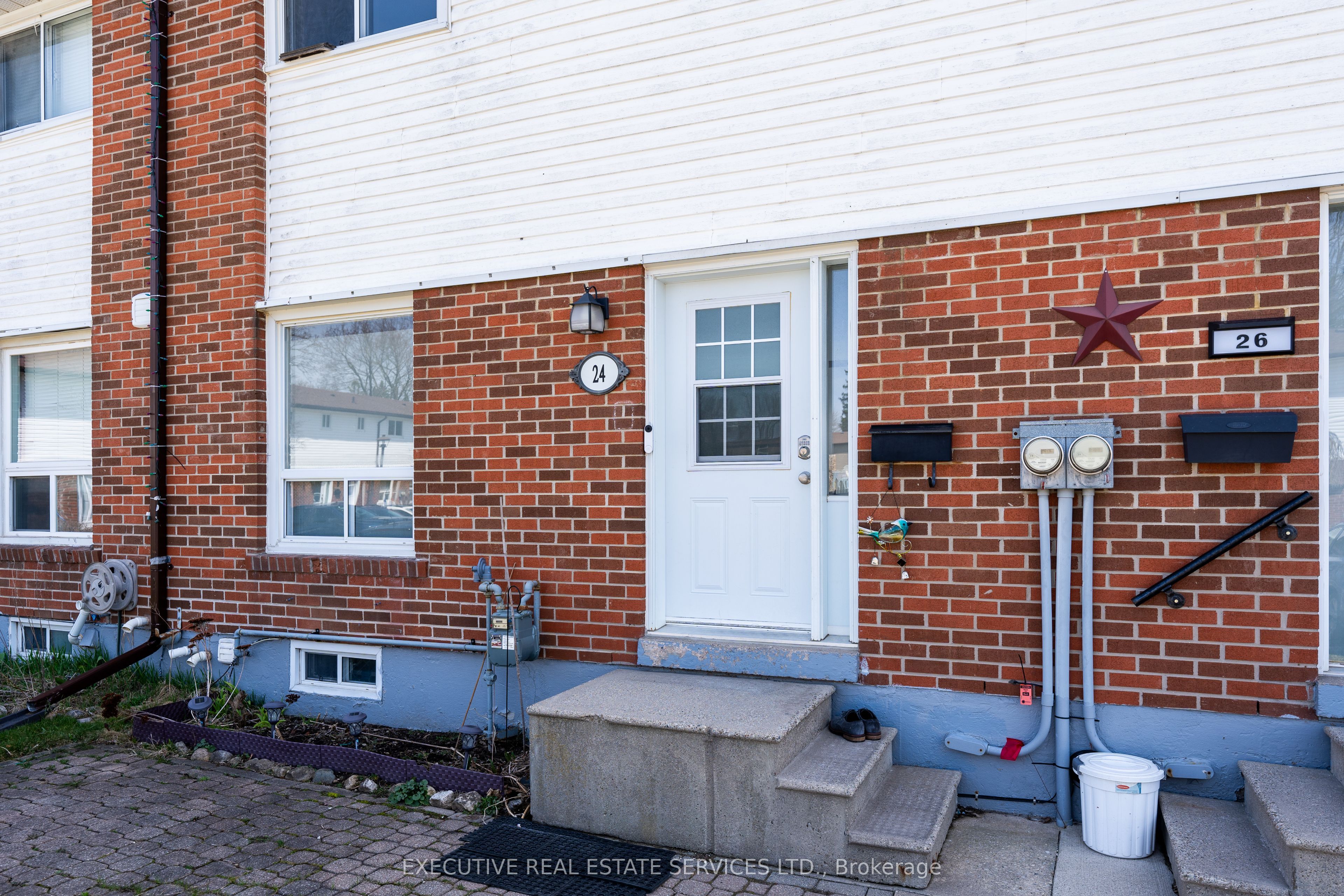 24 KINGHAM ROAD, Halton Hills, ON L7J 1S4
