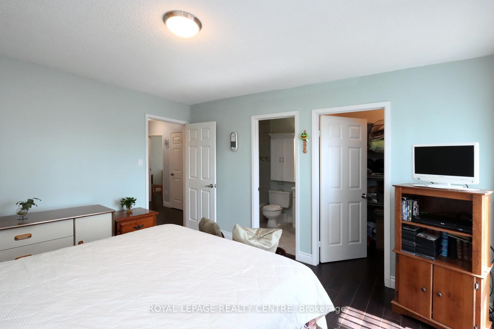 3 Bedrooms Condo at 2866 Battleford, Mississauga For sale