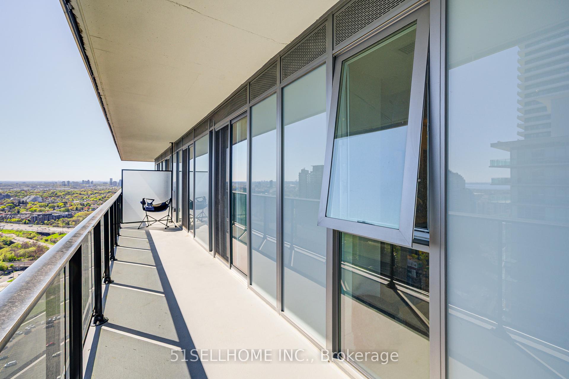 2 Bedrooms Condo at 70 Annie Craig, Toronto For sale