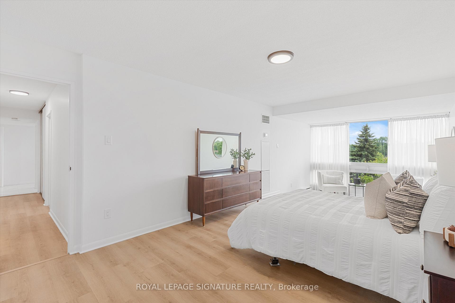 3 Bedrooms Condo at 2185 Marine, Oakville For sale