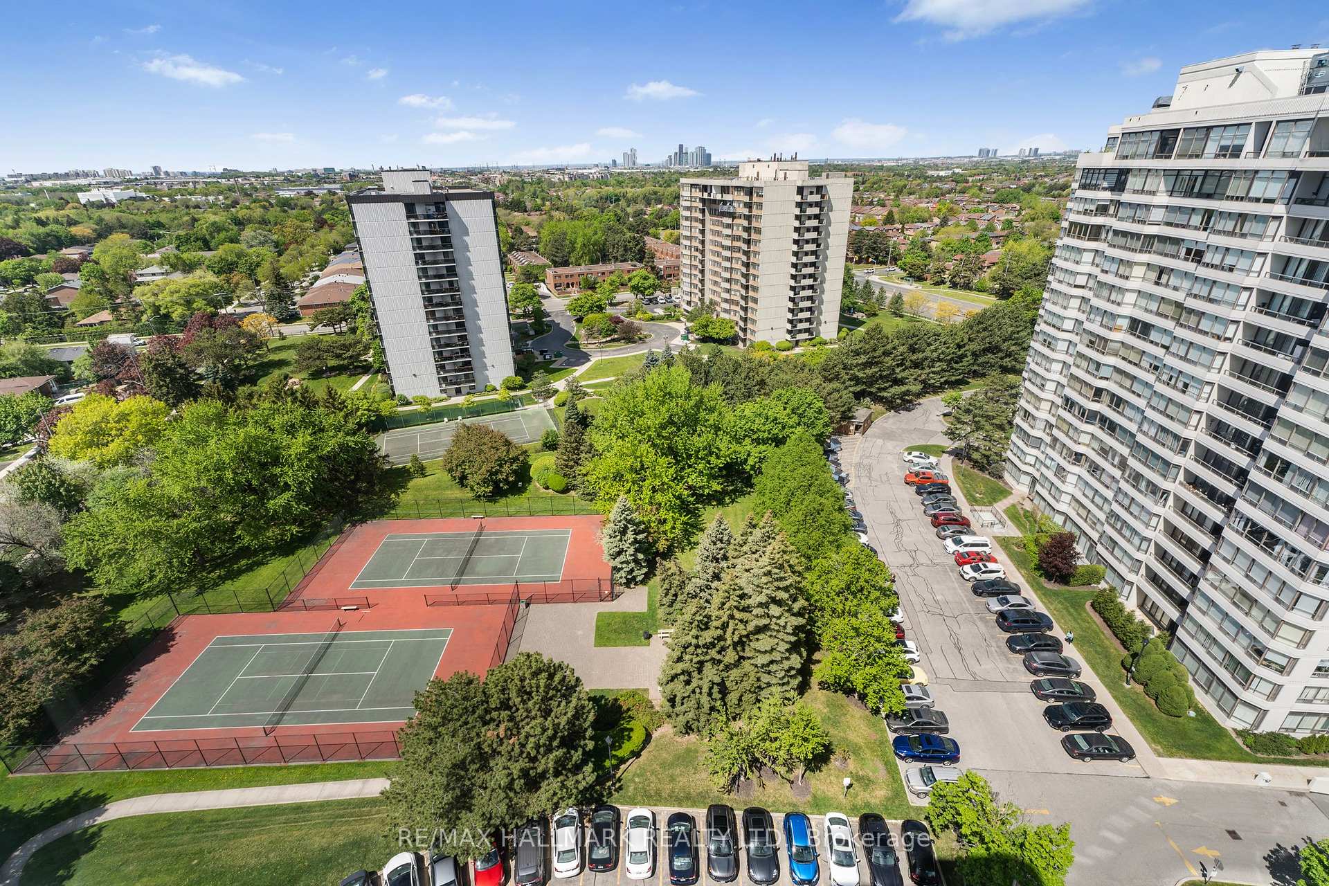 3 Bedrooms Condo at 1121 Steeles, Toronto For sale