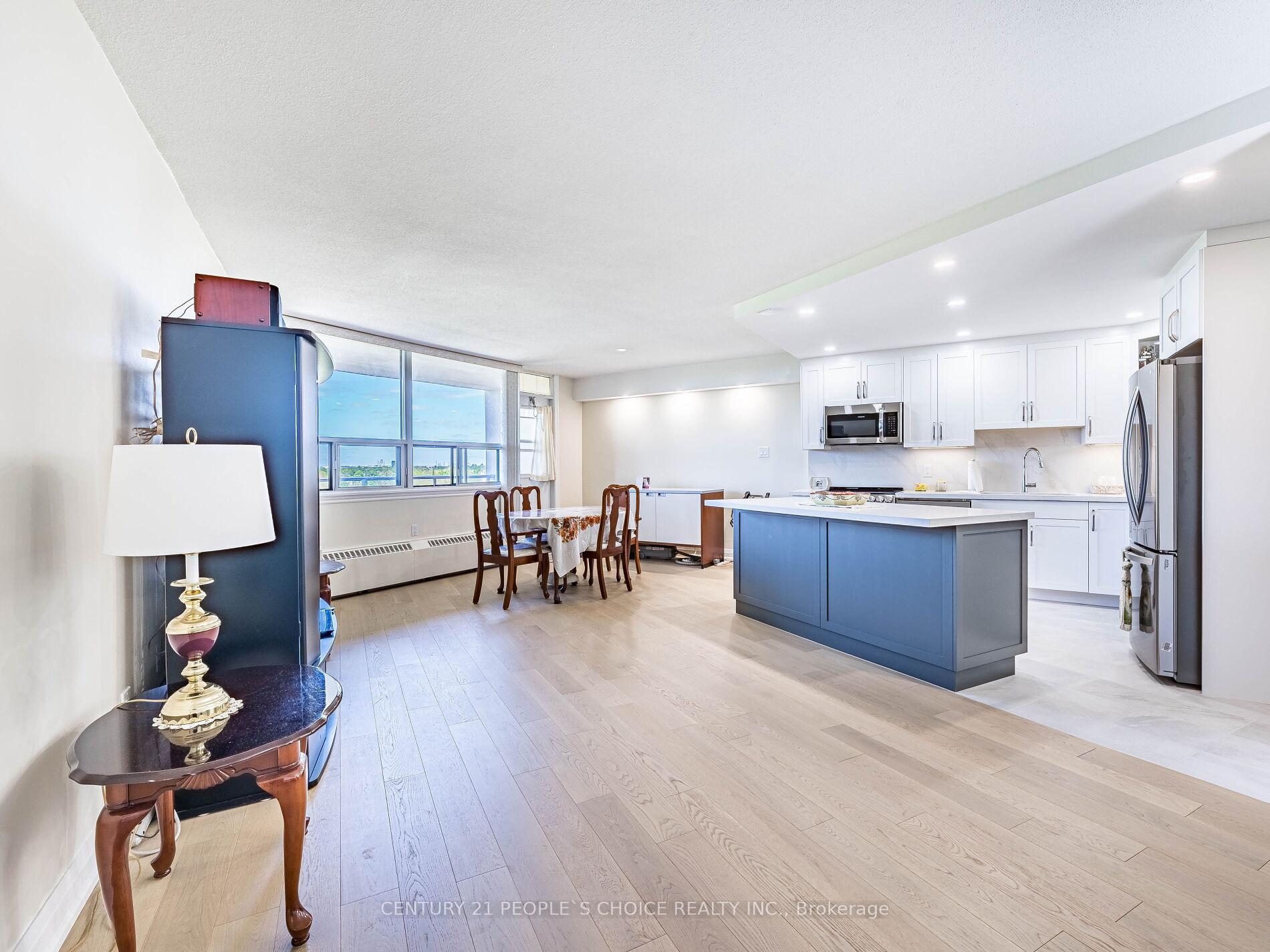 2 Bedrooms Condo at 451 The West Mall, Toronto For sale