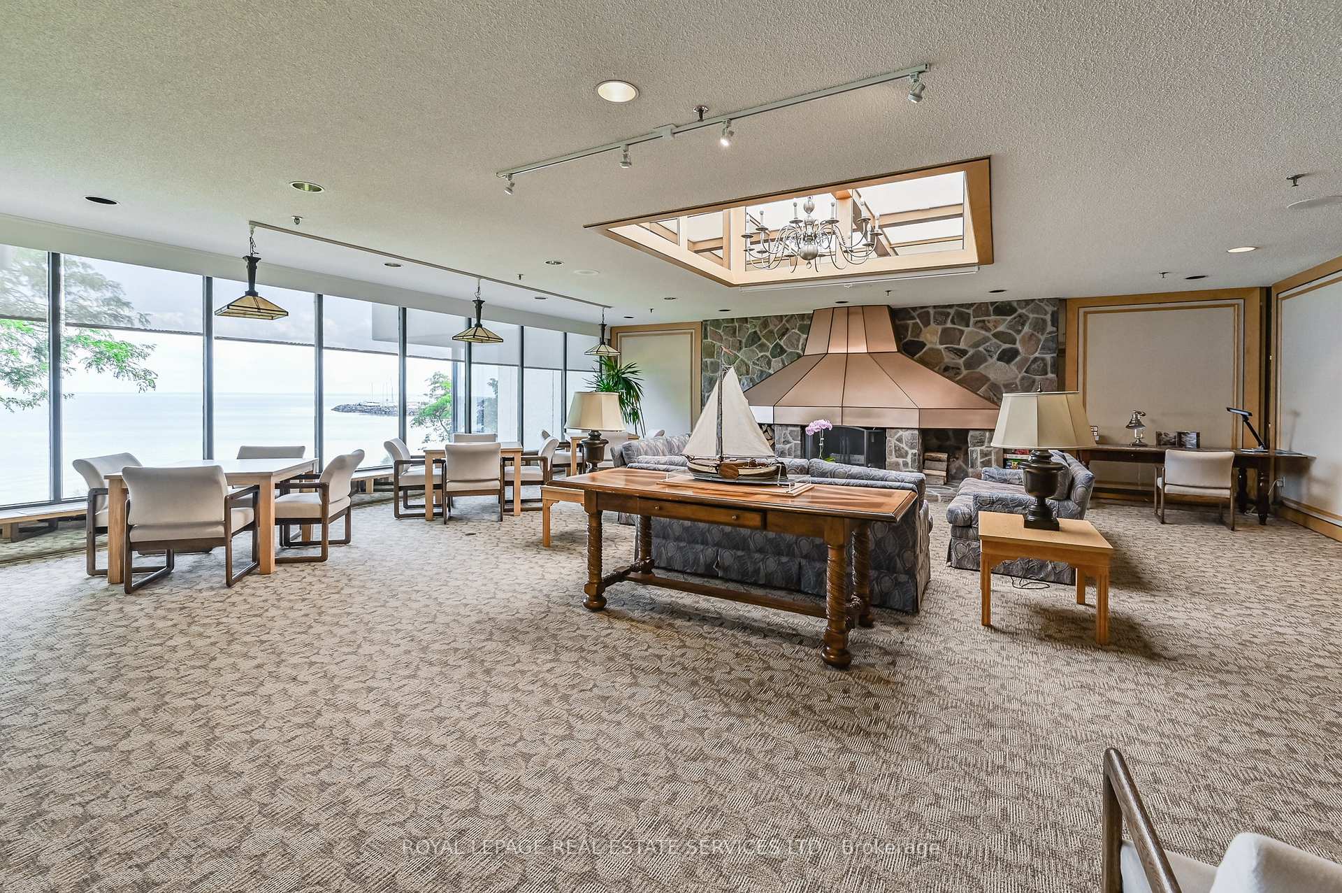 2 Bedrooms Condo at 2180 Marine,  Oakville For sale
