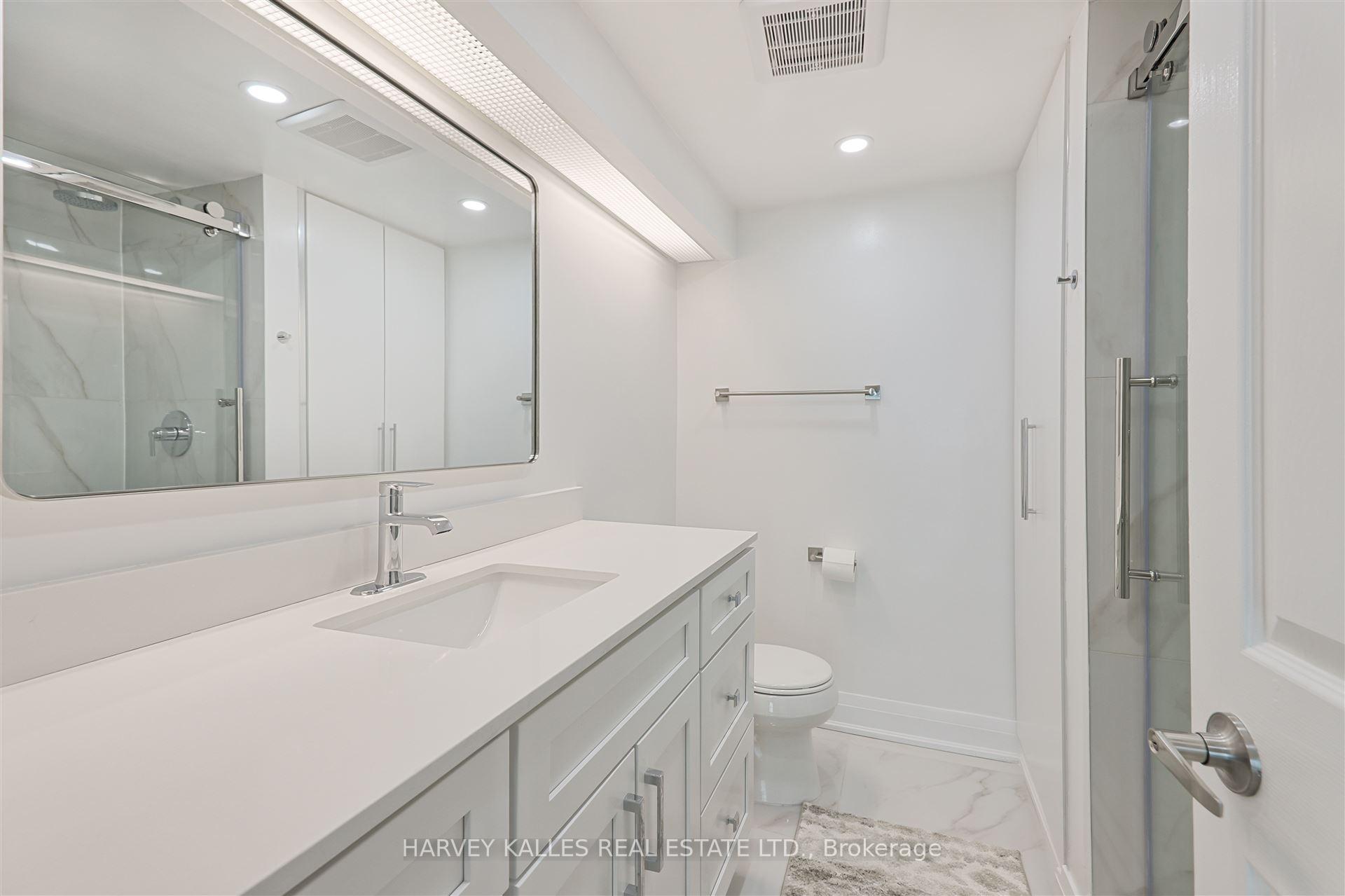 99 Harbour Square 2506