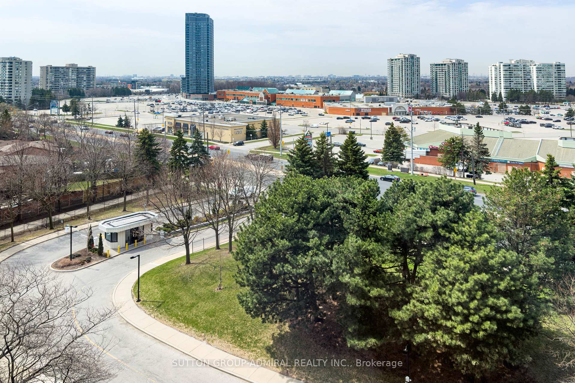 2 Bedrooms Condo at 7601 Bathurst, Vaughan For sale