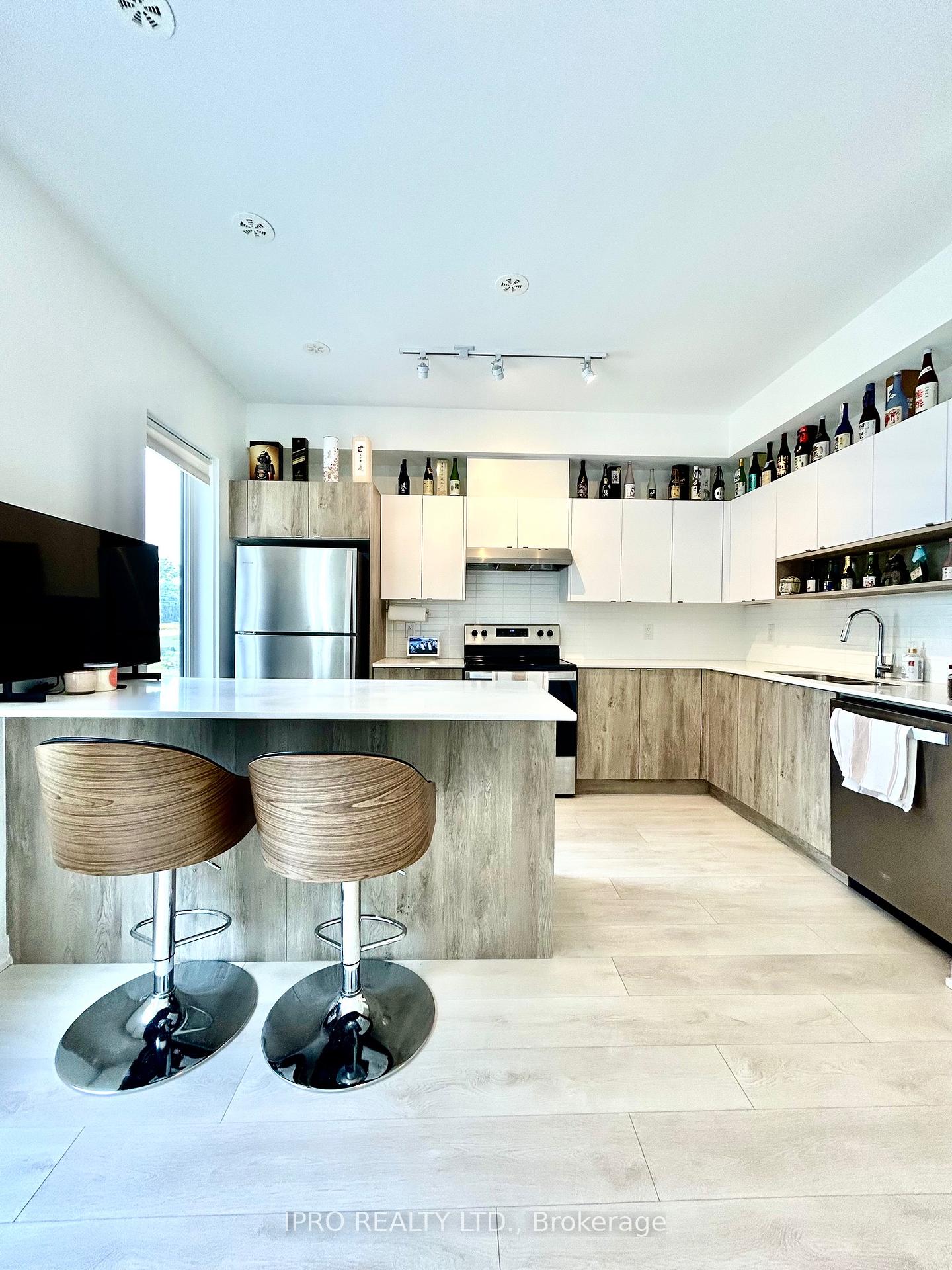 3 Bedrooms Condo at 1095 Cooke, Burlington For sale