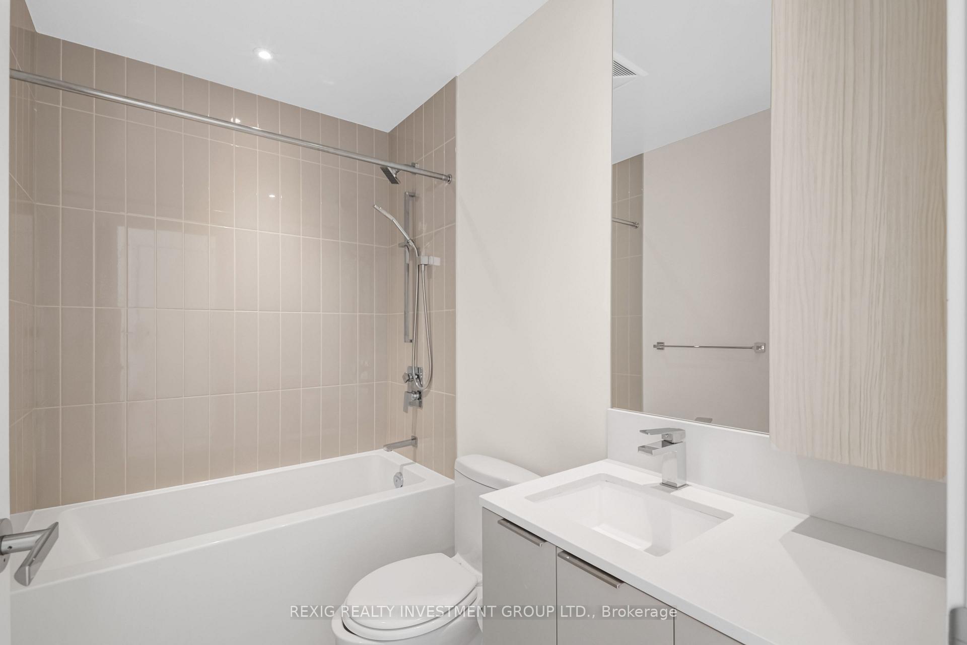 2 Bedrooms Condo at 3900 Confederation, Mississauga For sale