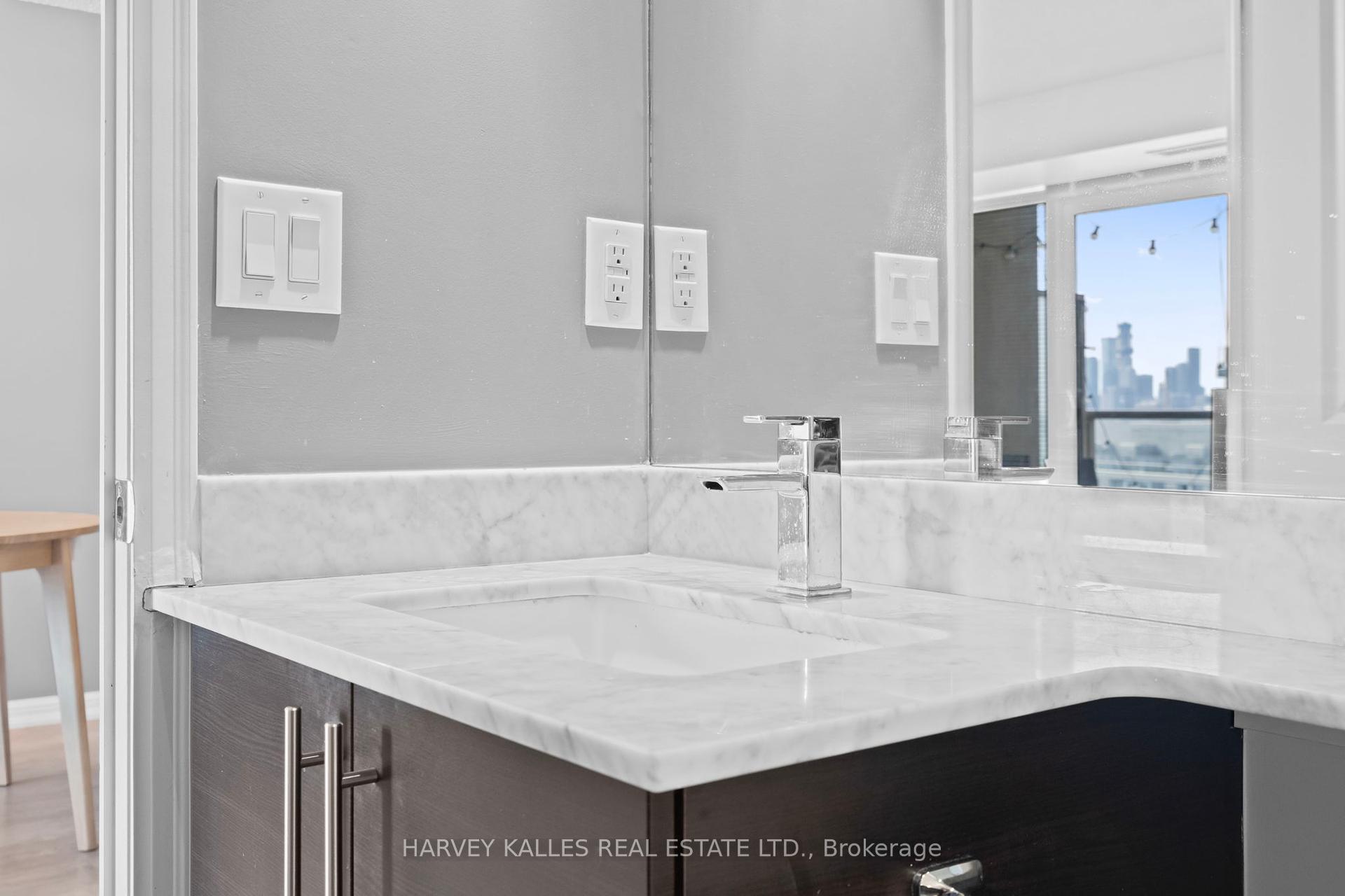 125 Western Battery Road 1316
