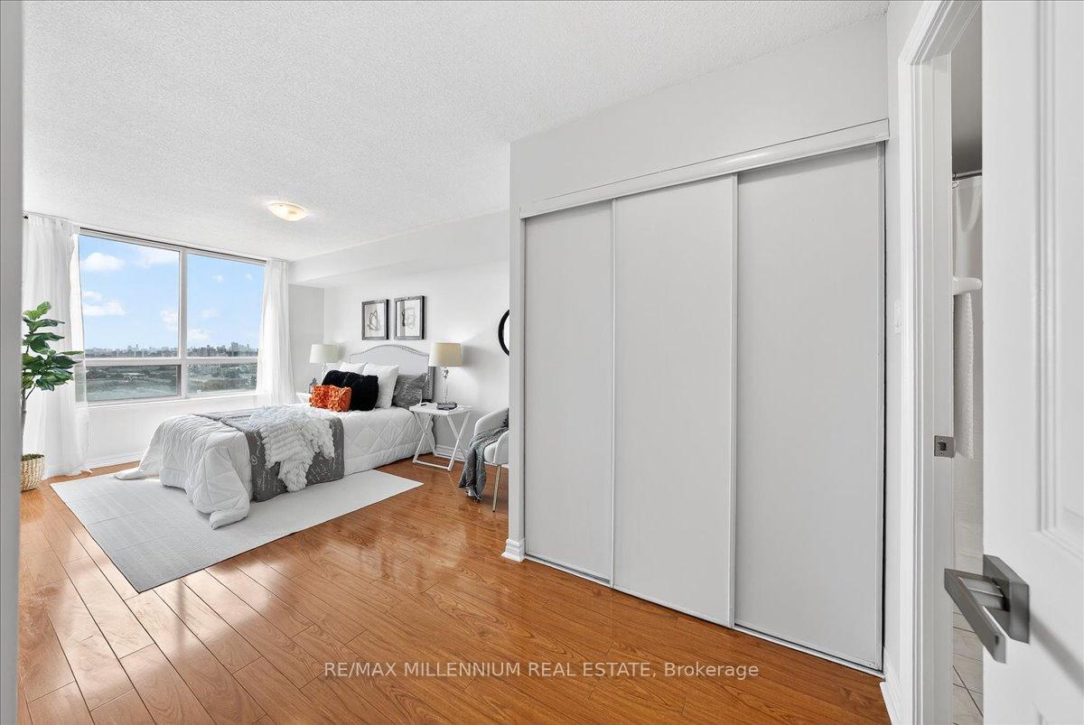 2 Bedrooms Condo at 125 Omni, Toronto For sale