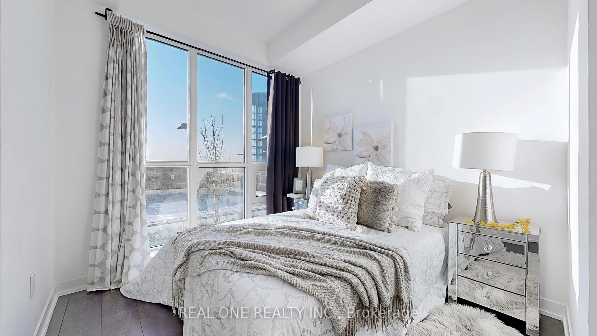 2 Bedrooms Condo at 31 Tippett, Toronto For sale