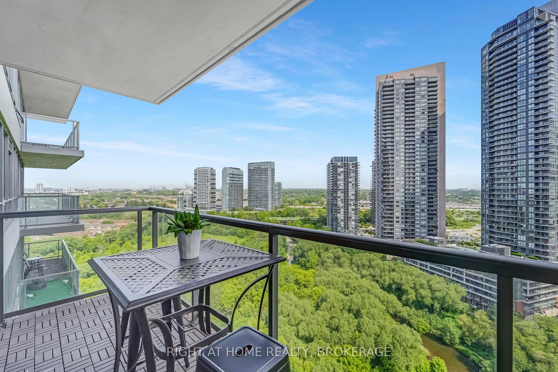2 Bedrooms Condo at 15 Legion, Toronto For sale