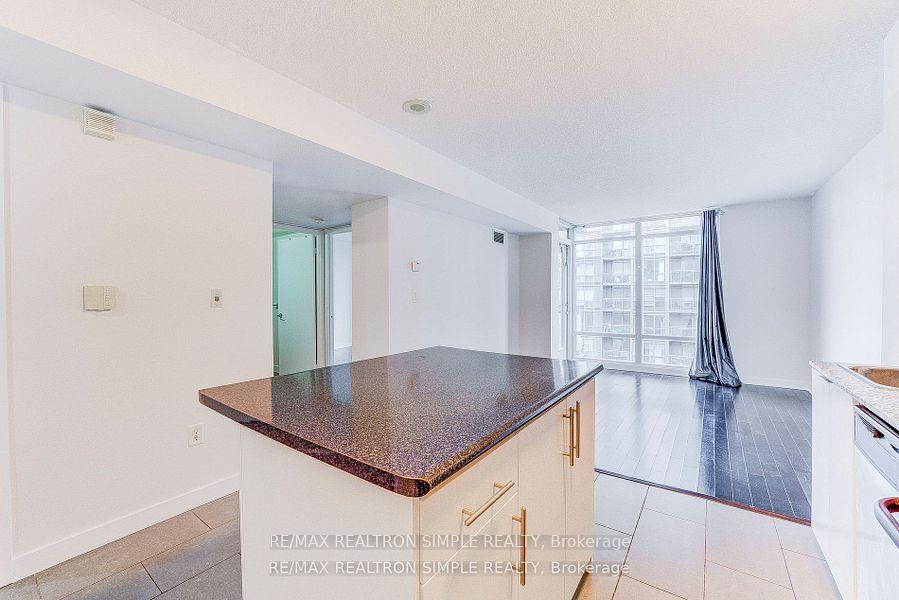 2 Bedrooms Condo at 15 Brunel, Toronto For sale