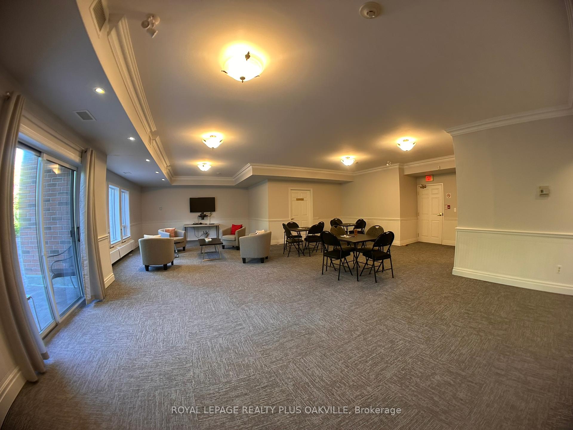 2 Bedrooms Condo at 1499 Nottinghill, Oakville For sale