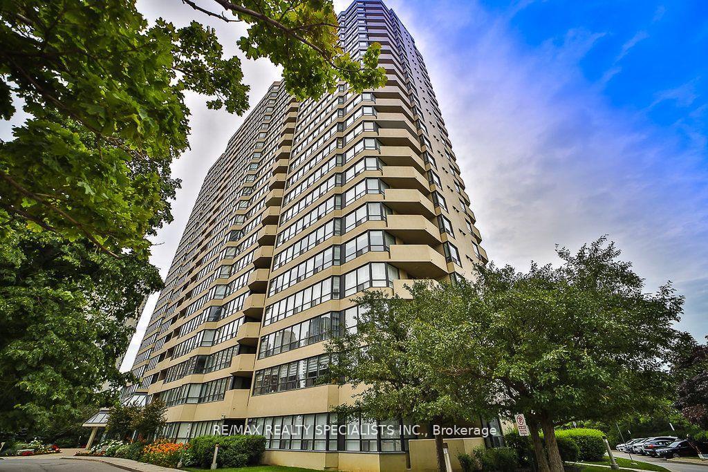 3 Bedrooms Condo at 400 Webb, Mississauga For sale