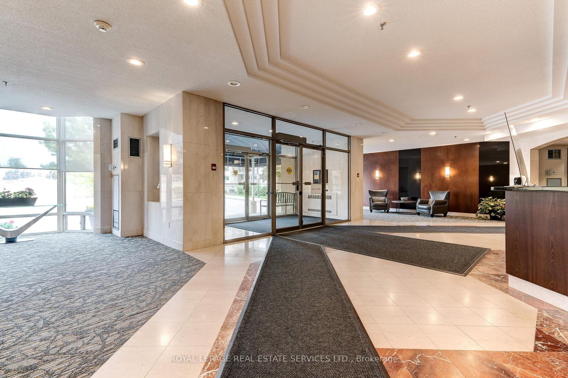 2 Bedrooms Condo at 2511 Lakeshore,  Oakville For sale