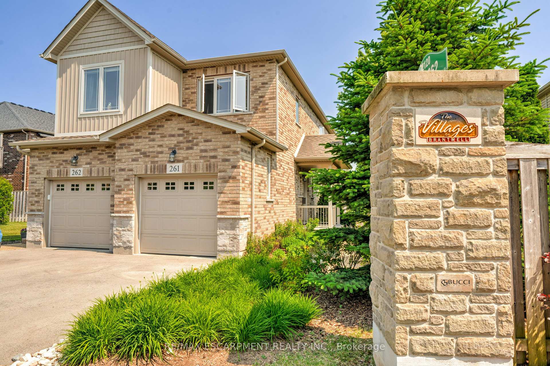 3 Bedrooms Semi-Detached at 2120 ITABASHI, Burlington For sale
