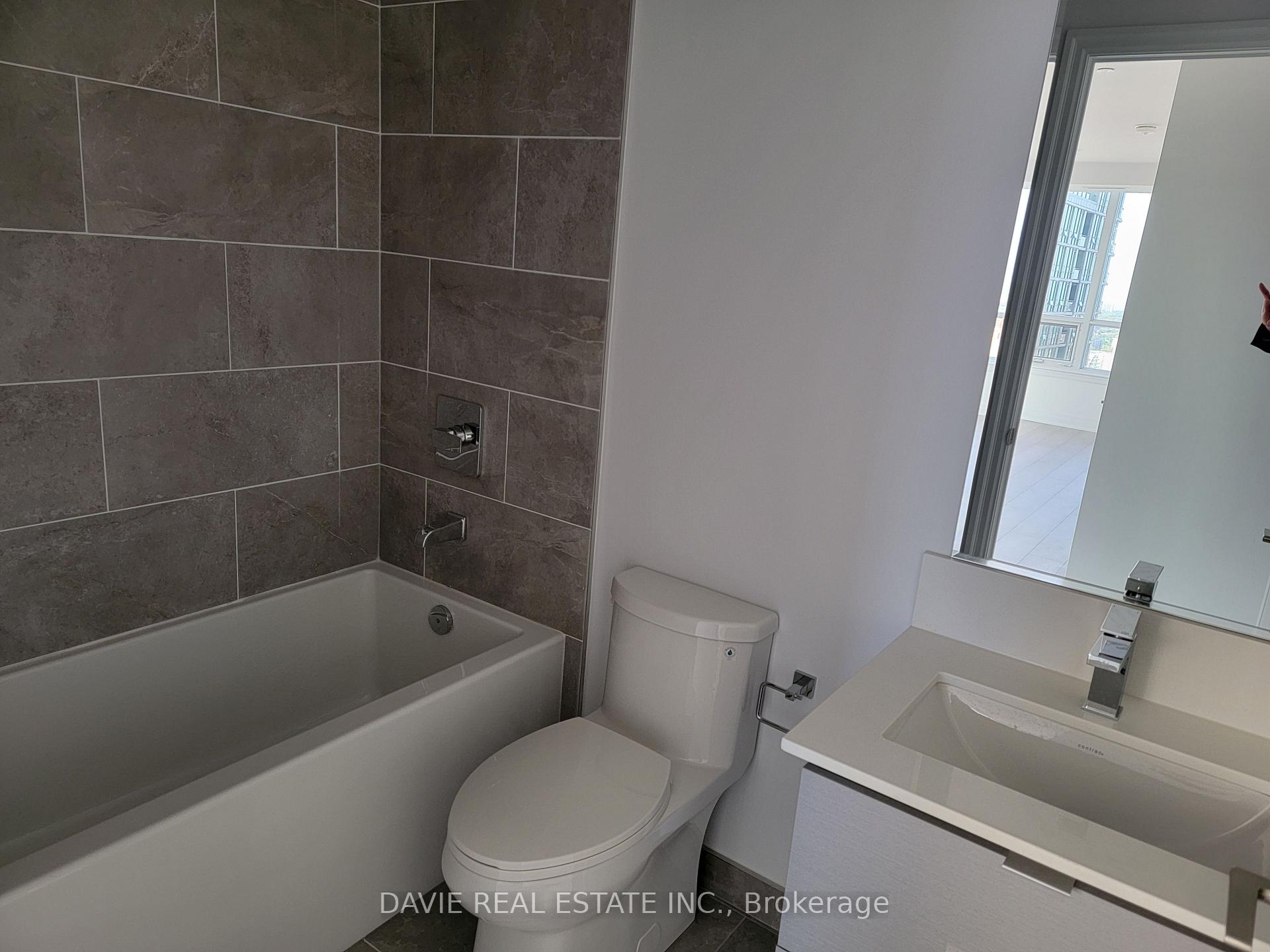 3 Bedrooms Condo at 36 Elm,  Mississauga For sale