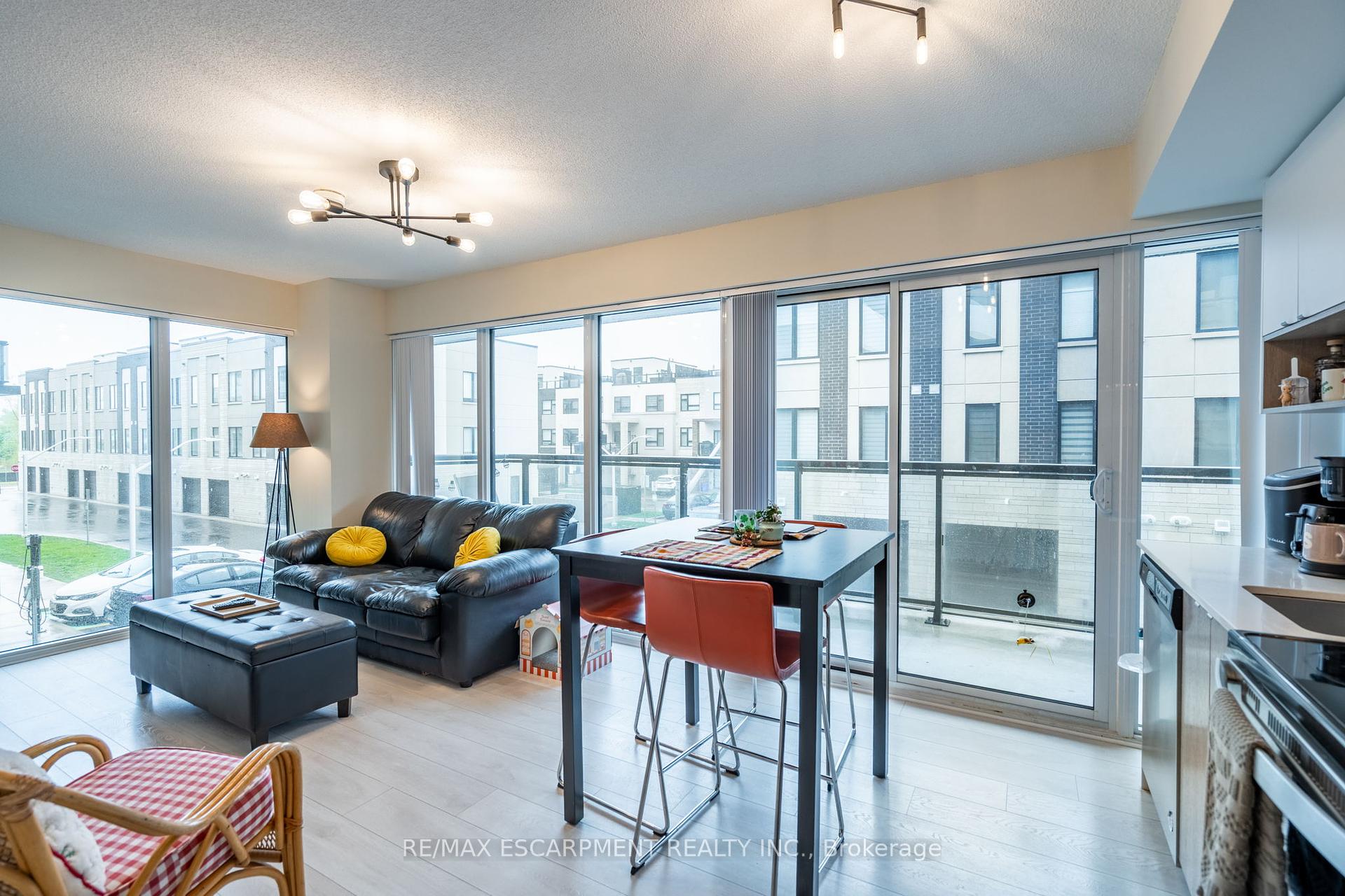 2 Bedrooms Condo at 1119 COOKE, Burlington For sale