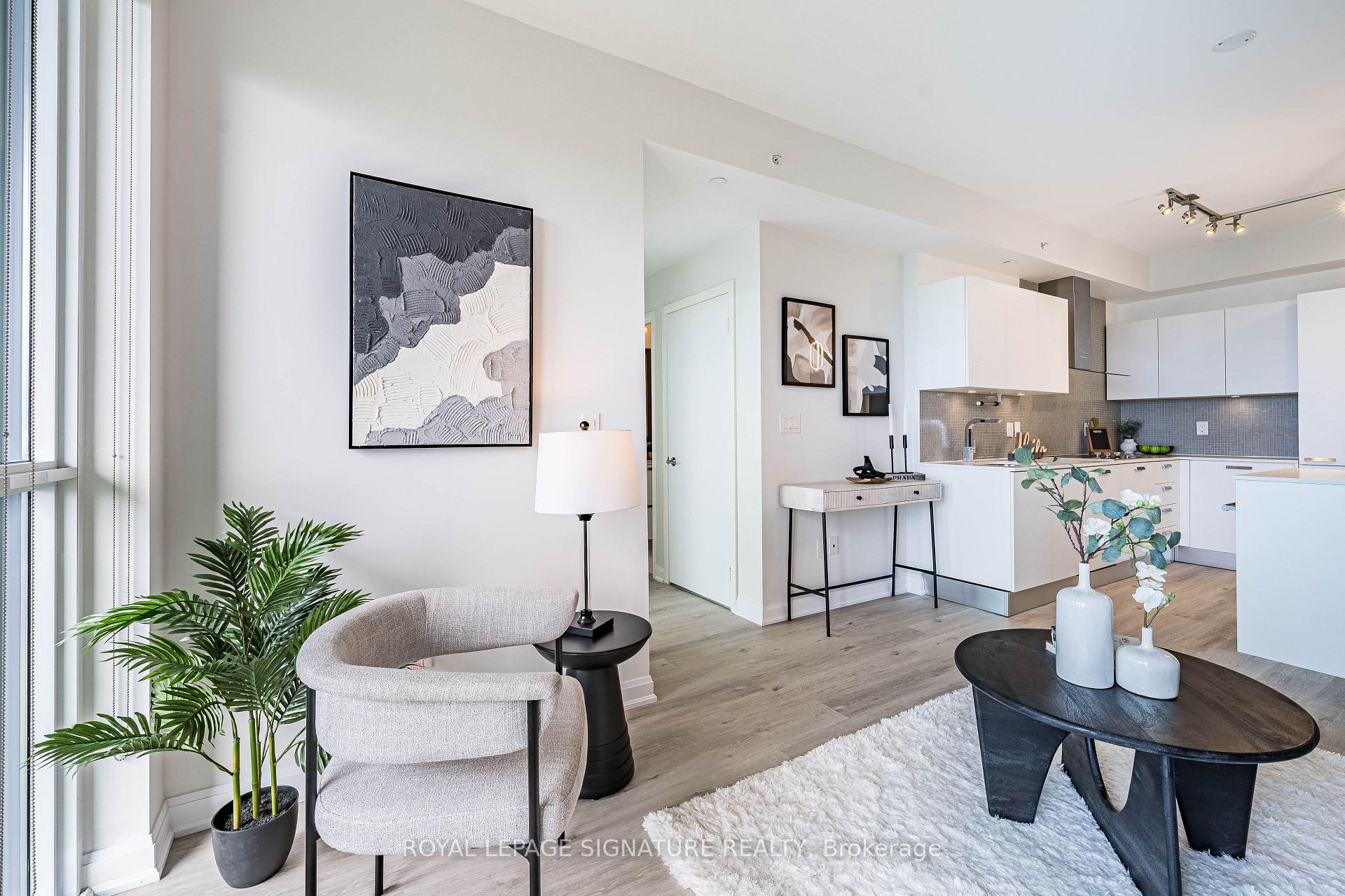2 Bedrooms Condo at 11 Bogert, Toronto For sale