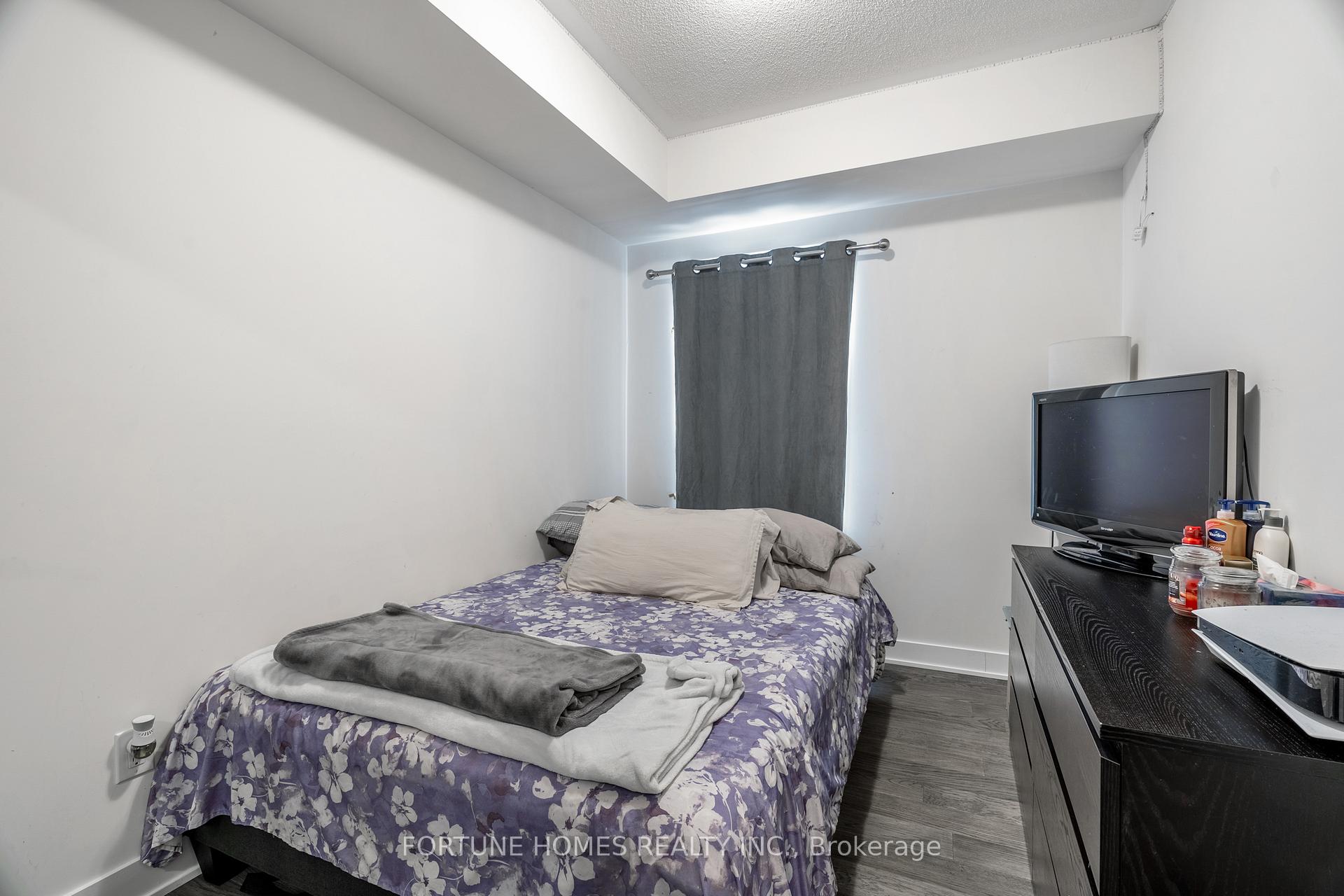 3 Bedrooms Condo at 39 John Perkins Bull, Toronto For sale