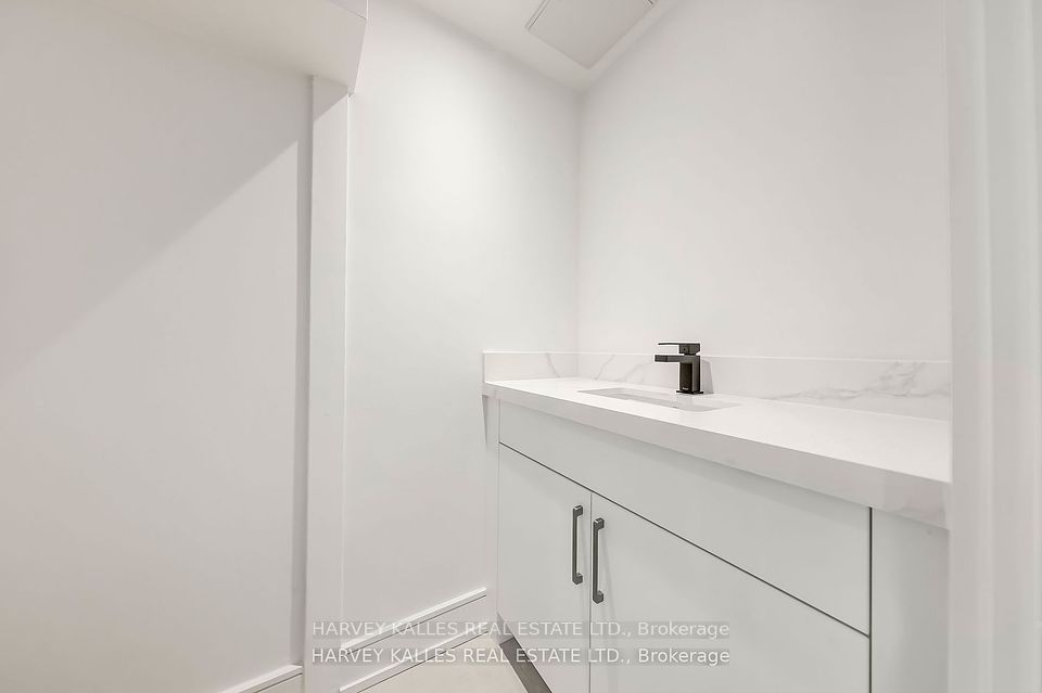 36A Churchill Avenue W