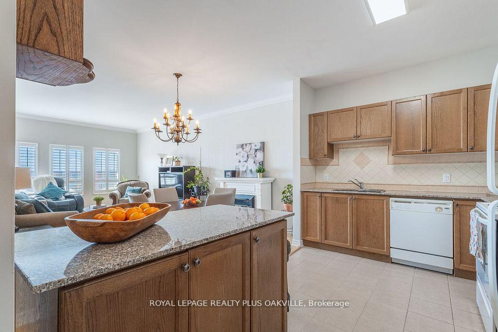 2 Bedrooms Condo at 1499 Nottinghill, Oakville For sale