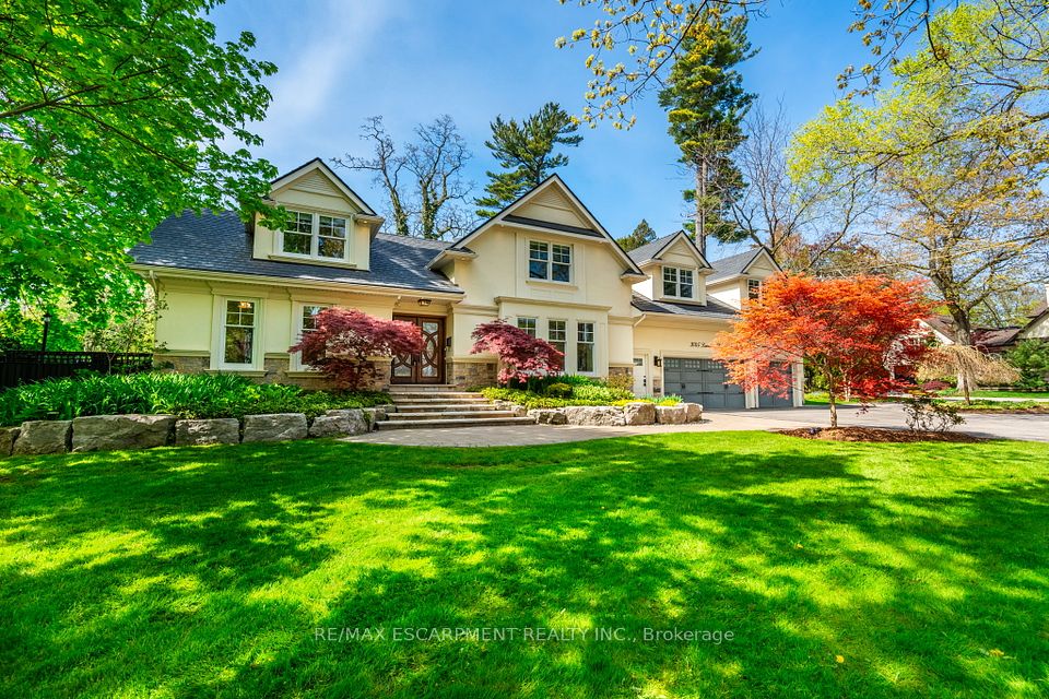 3045 Lakeshore