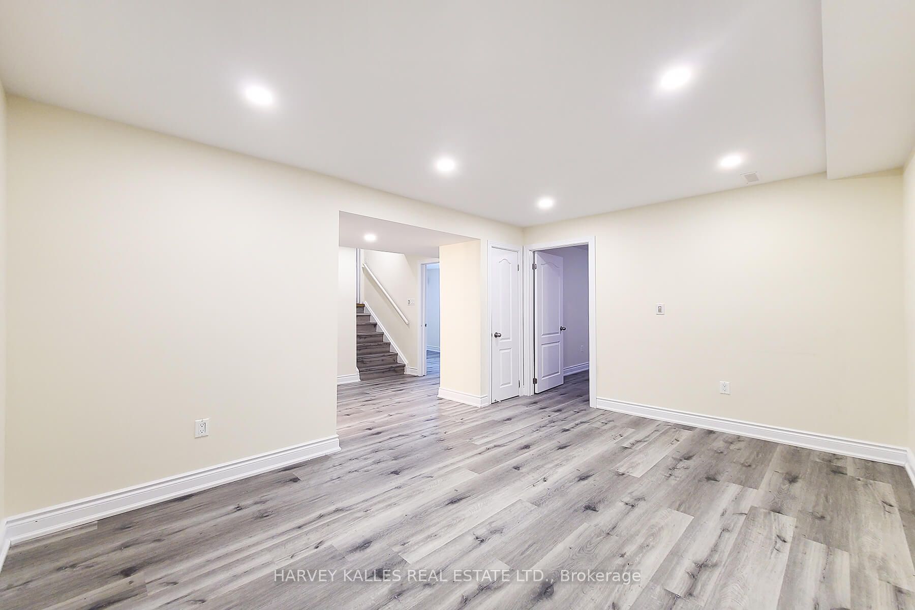 99 Stilecroft Drive Lower