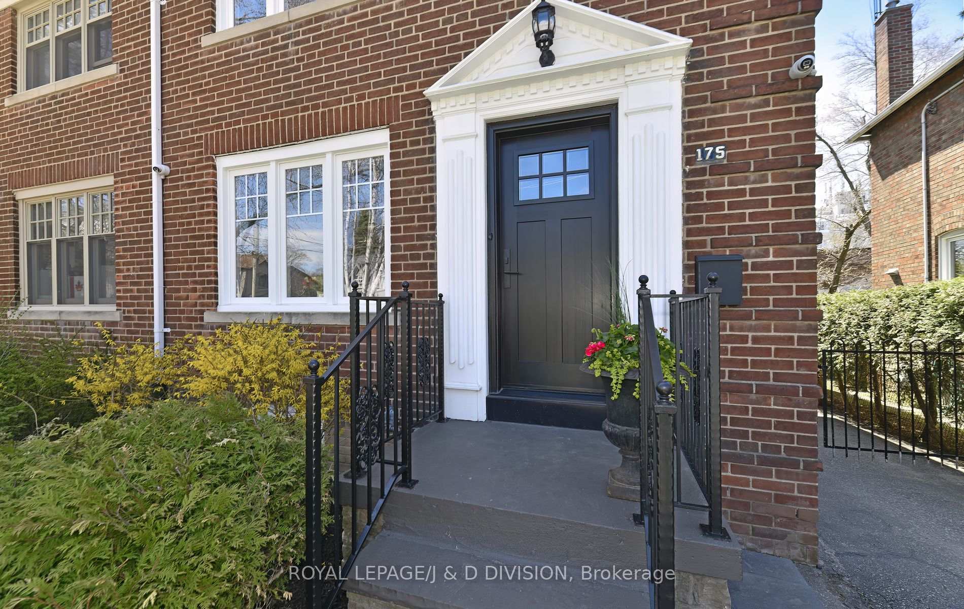 175 Donlea Drive, Toronto, ON M4G 2M7
