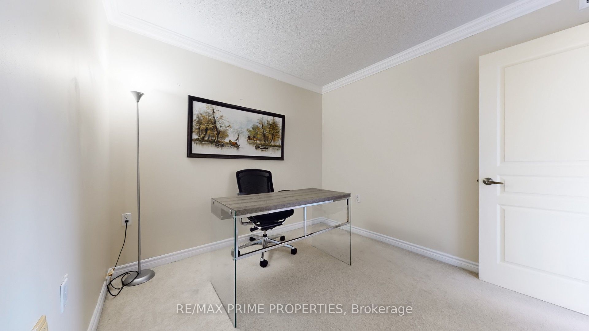 9015 Leslie Street, #301