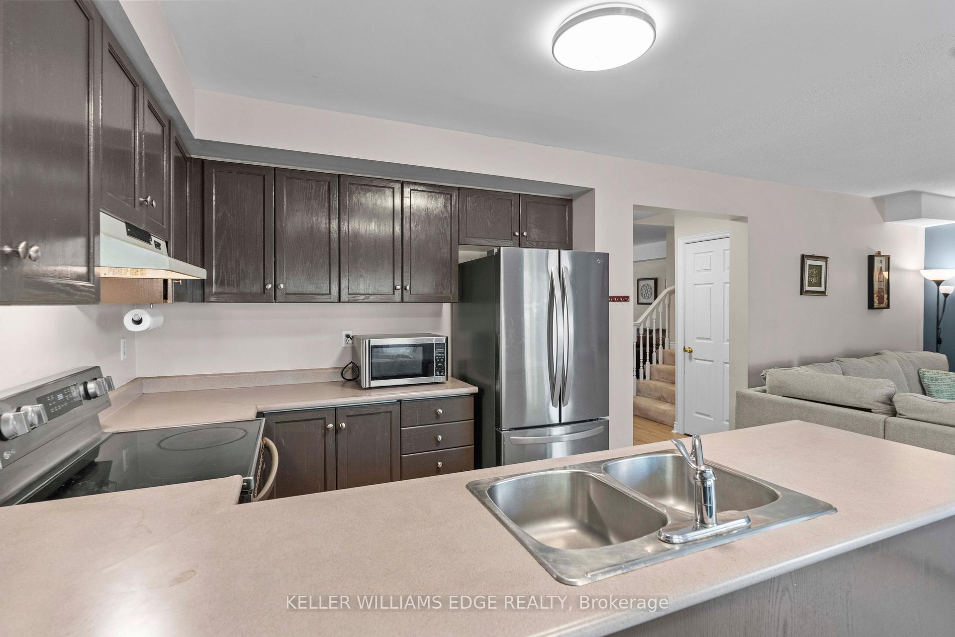 3 Bedrooms Condo at 320 Hamilton, Hamilton For sale