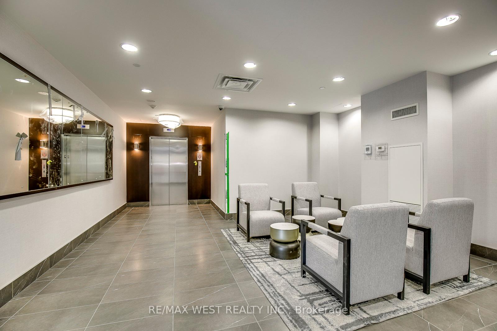 1 Bedroom Condo at 10 Park Lawn, Toronto For sale