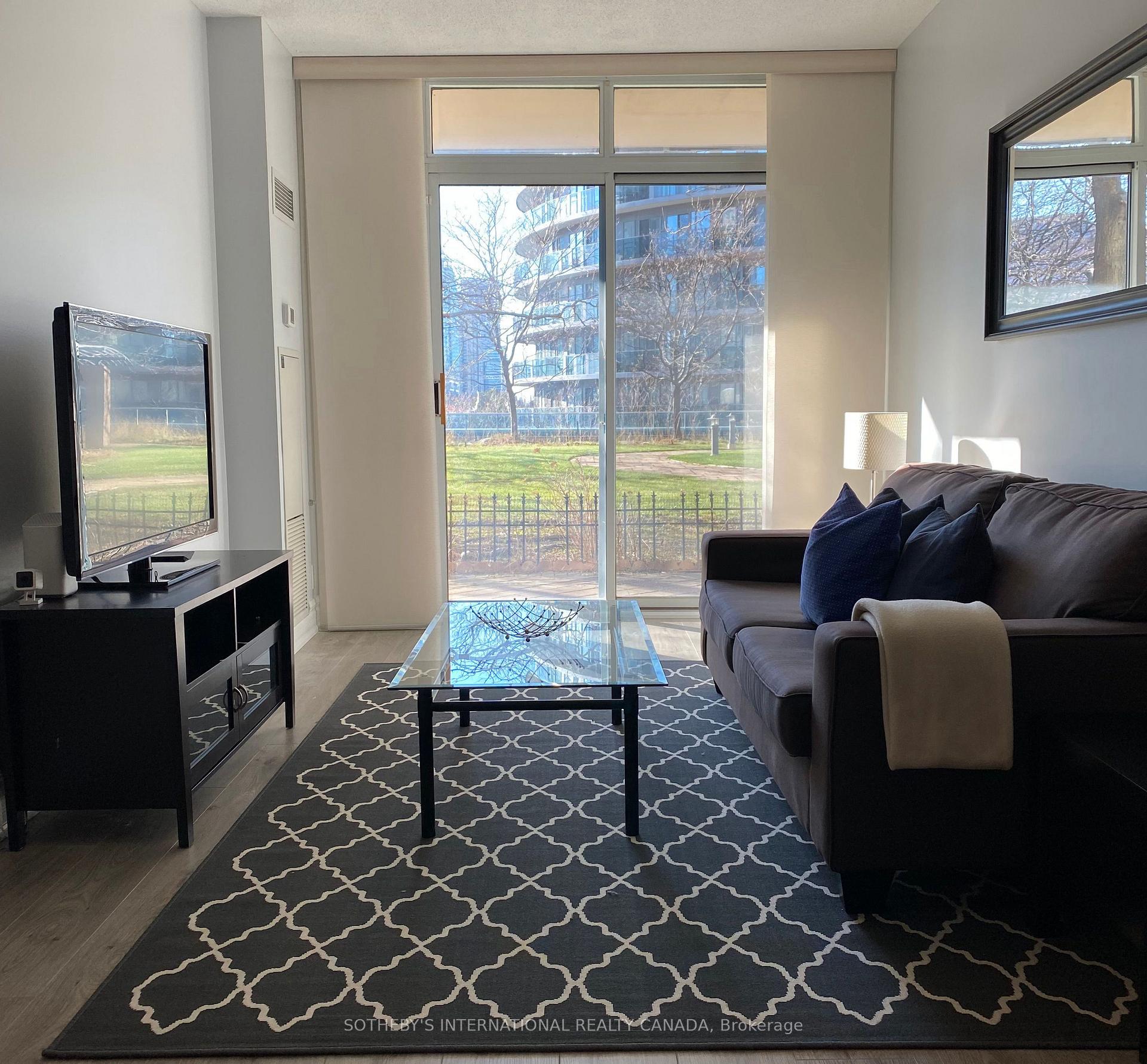 2 Bedrooms Condo at 70 Absolute, Mississauga For sale
