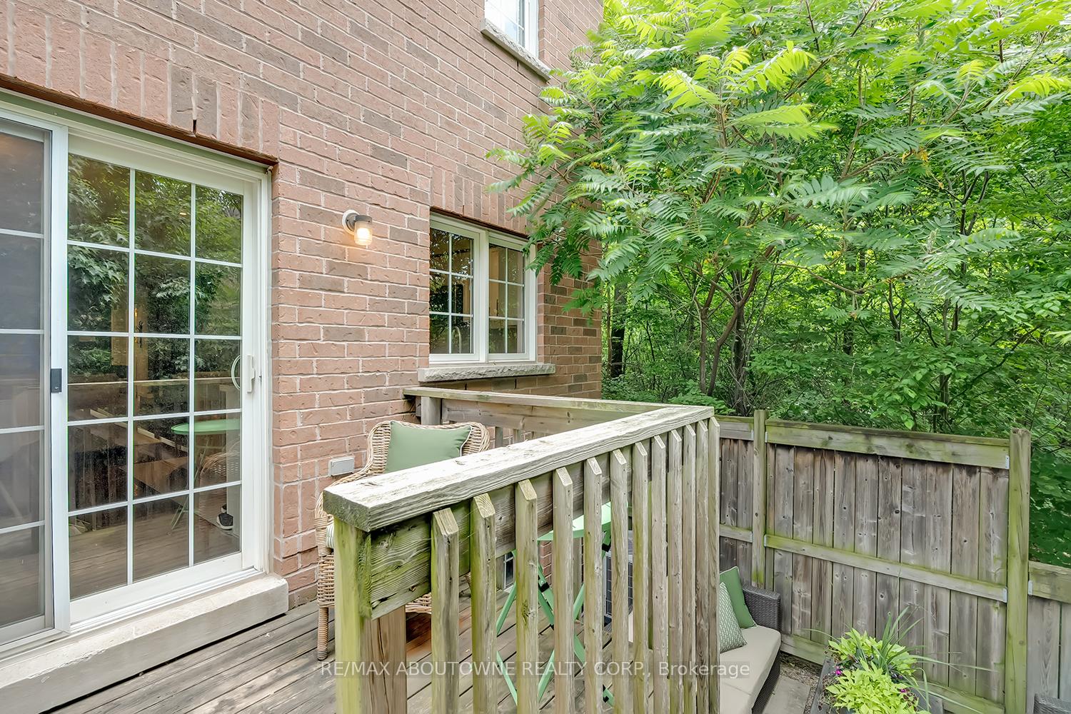 3 Bedrooms Condo at 233 Duskywing, Oakville For sale