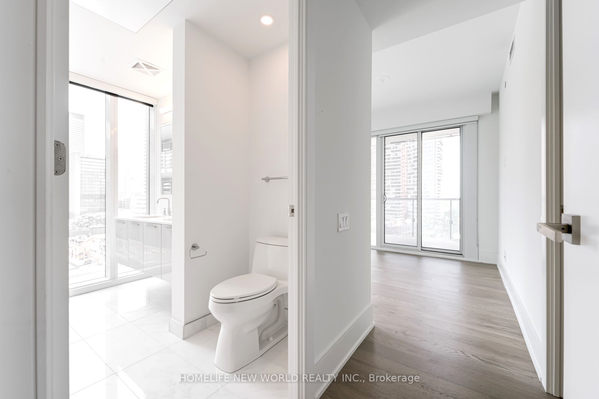 1 Gloucester Street, #915