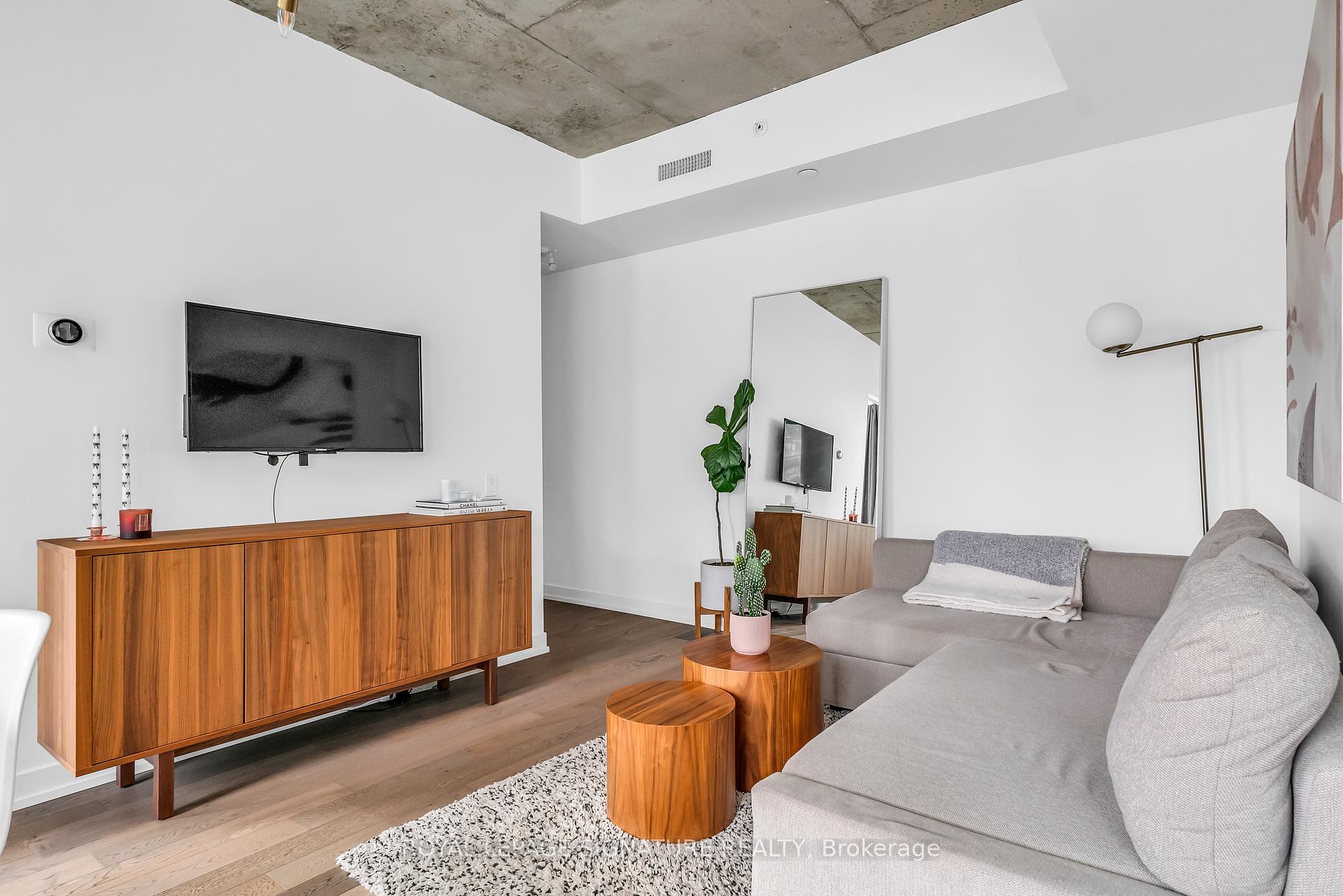 1 Bedroom Condo at 461 Adelaide, Toronto For sale