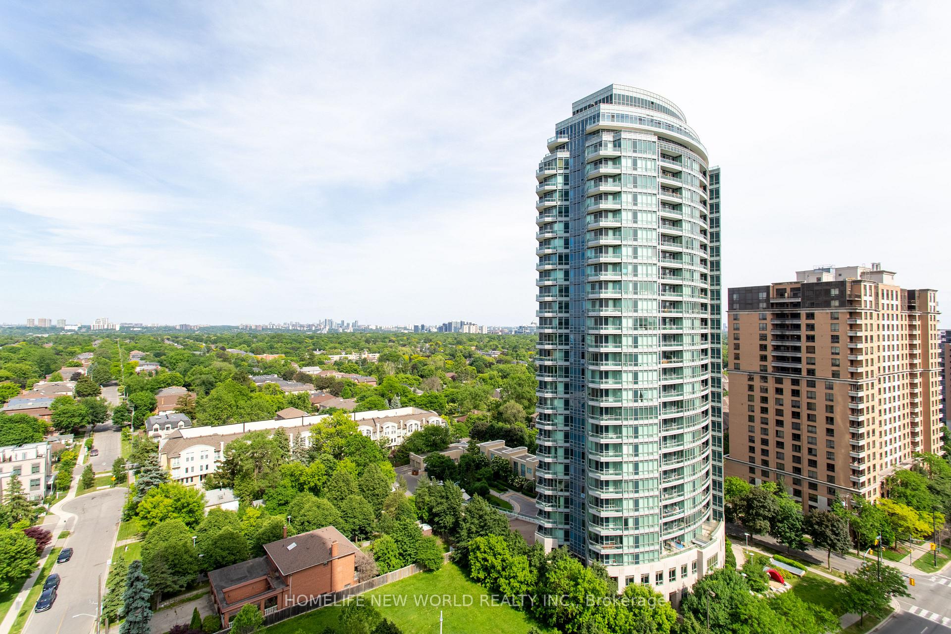 2 Bedrooms Condo at 15 Holmes, Toronto For sale