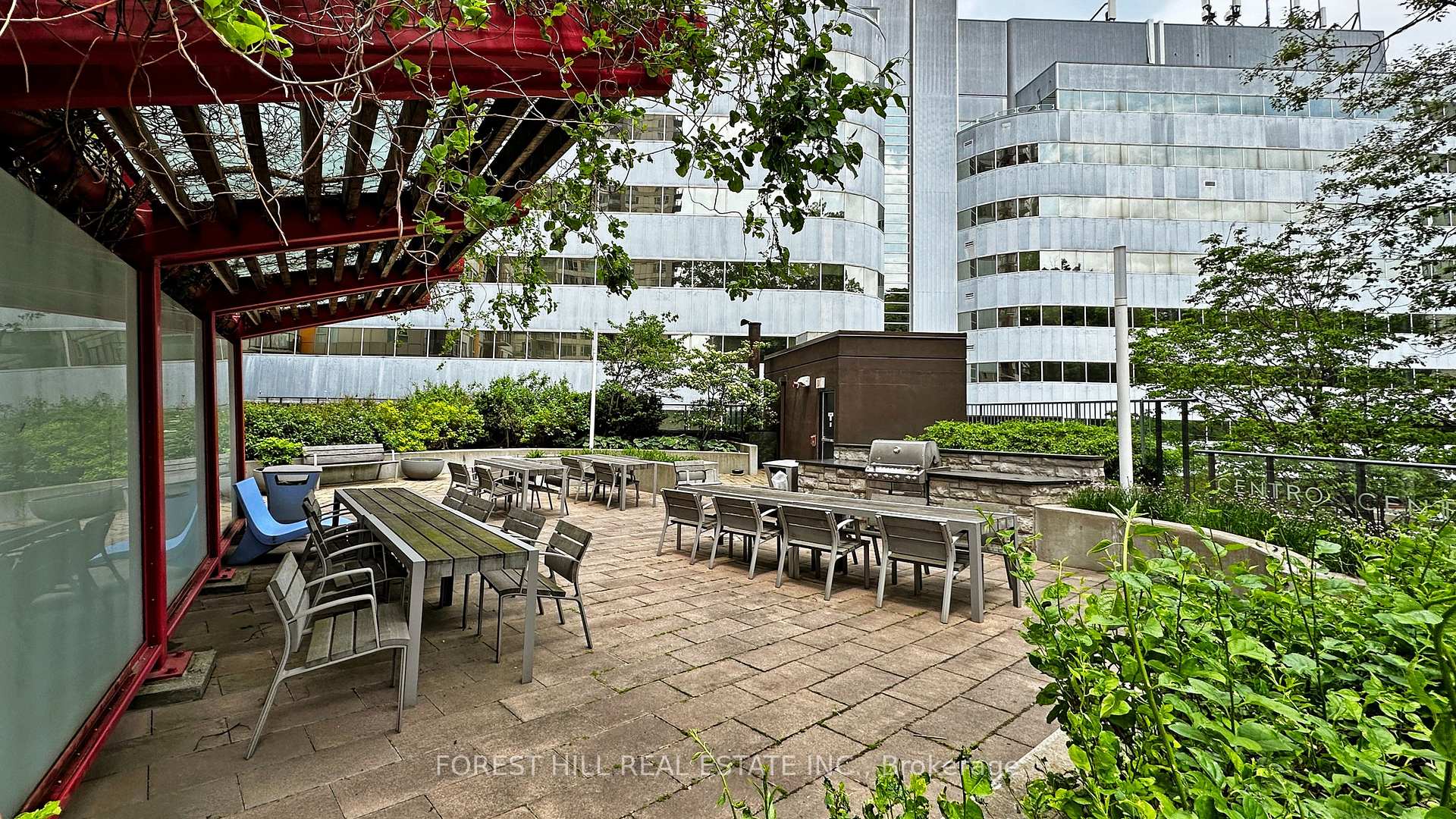 2 Bedrooms Condo at 190 Borough, Toronto For sale