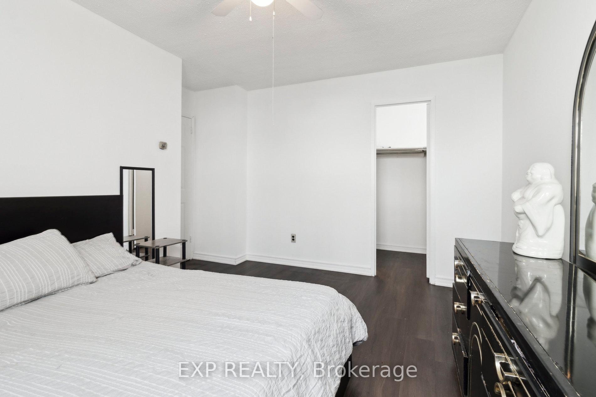 3 Bedrooms Condo at 5 Parkway Forest, Toronto For sale