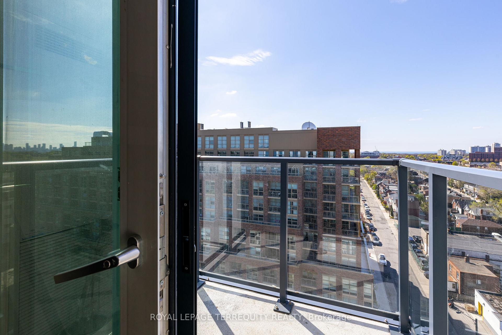 3 Bedrooms Condo at 1808 St Clair, Toronto For sale