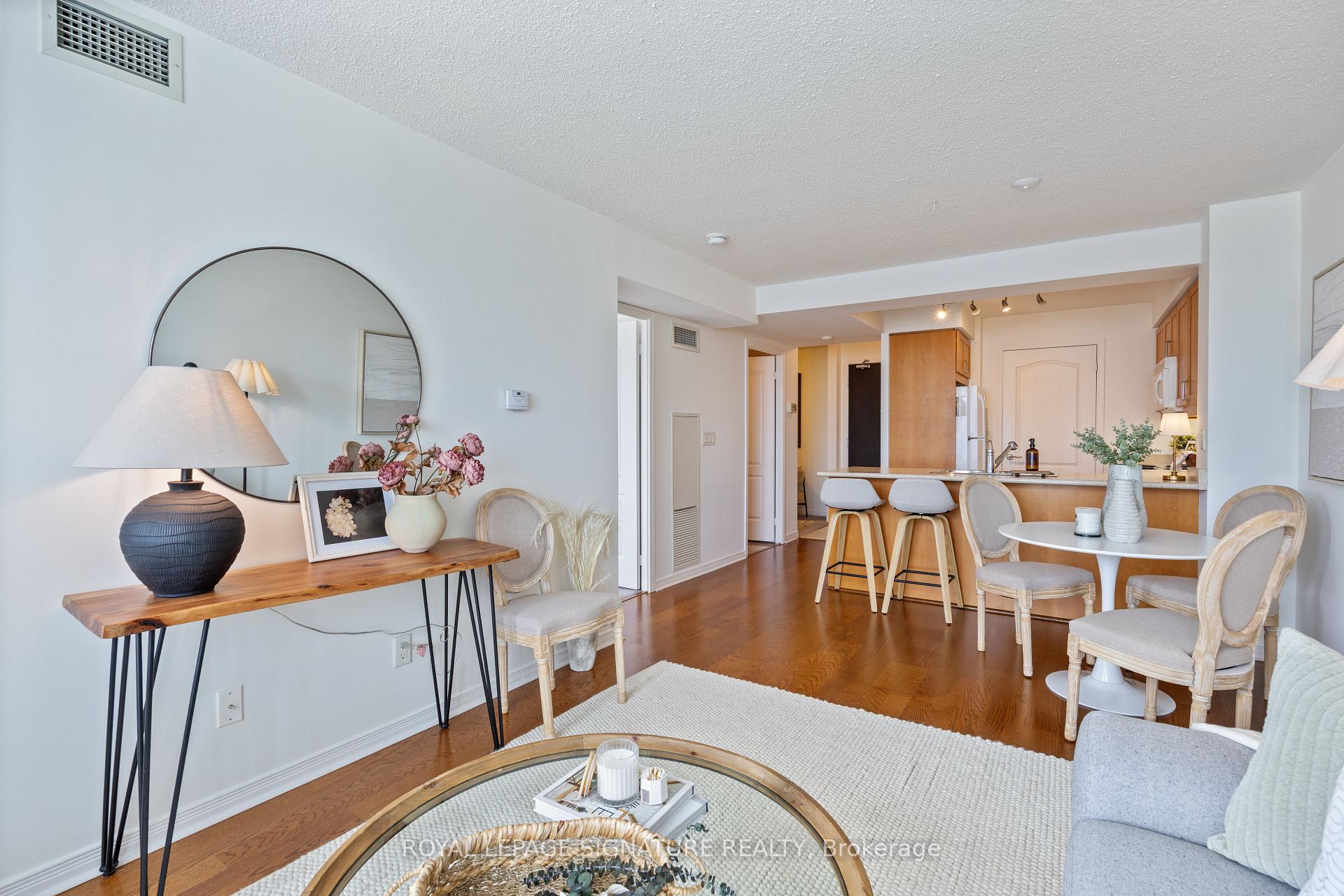 2 Bedrooms Condo at 205 The Donway, Toronto For sale