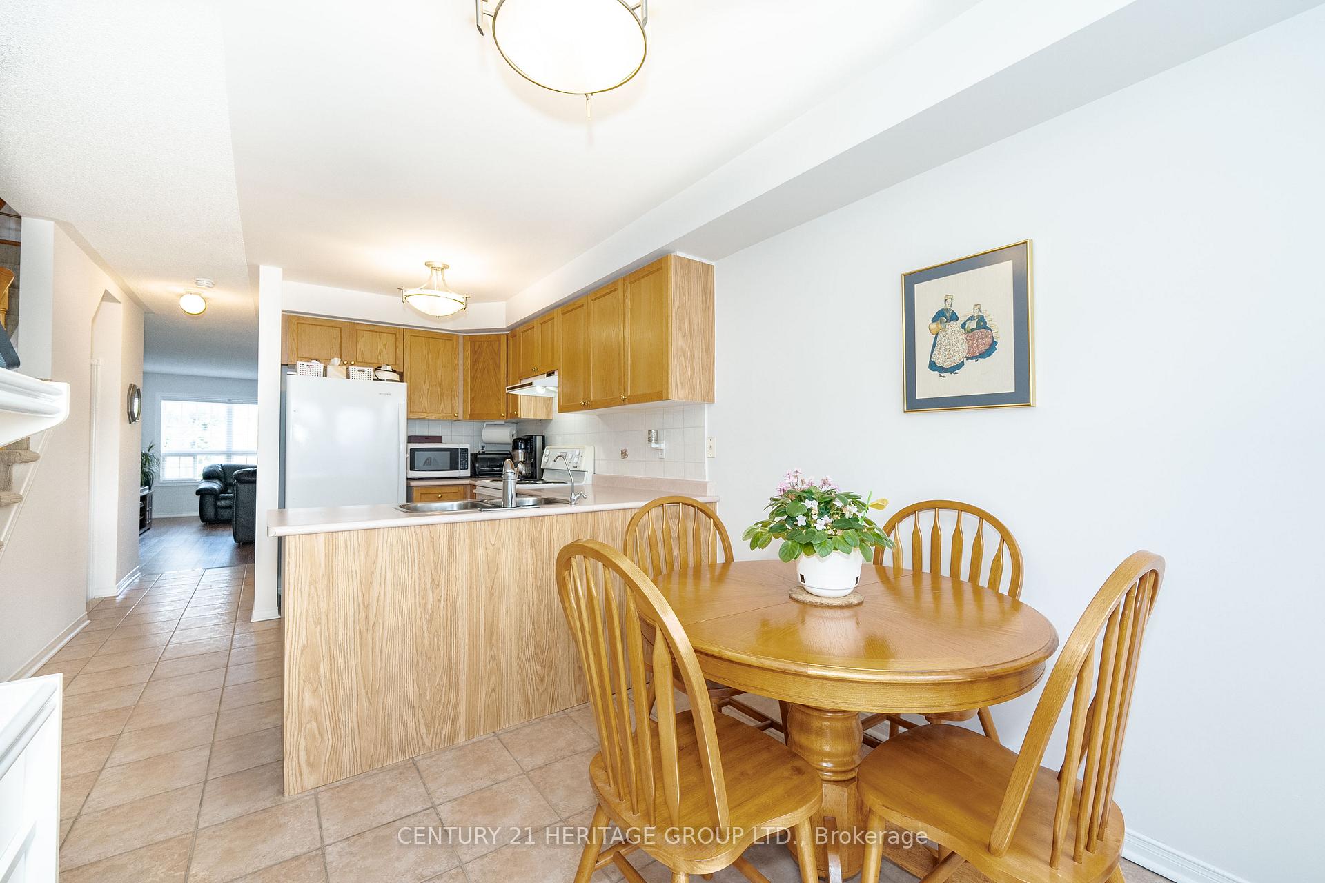 3 Bedrooms Condo at 124 Rory,  Toronto For sale