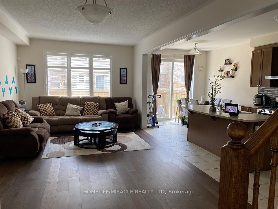 19 Bannister Crescent