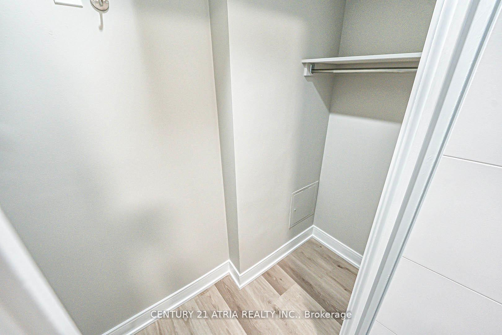 2 Bedrooms Condo at 350 Webb, Mississauga For sale