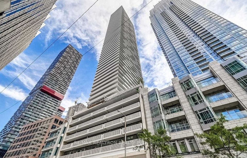 2221 Yonge