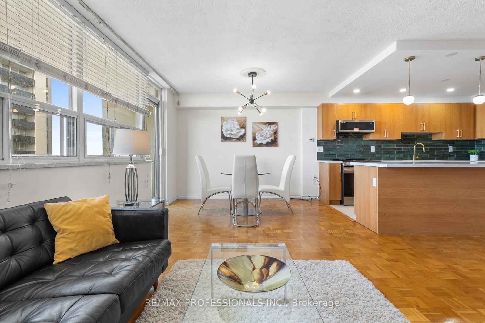 3 Bedrooms Condo at 360 Ridelle, Toronto For sale